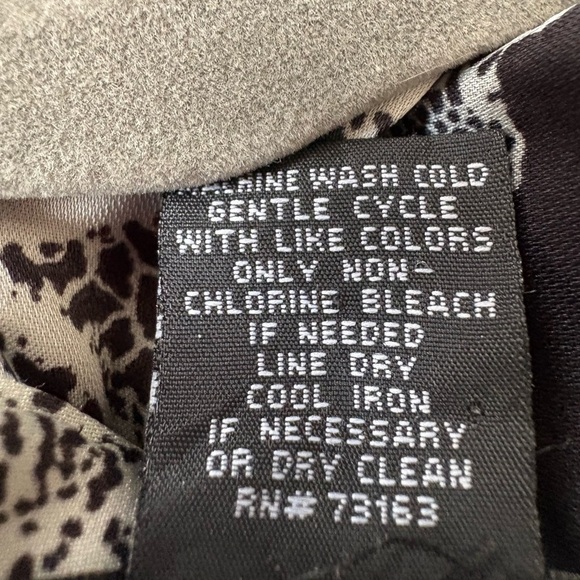 Black and White Lace Patterned Women's Top - Picture 5 of 5